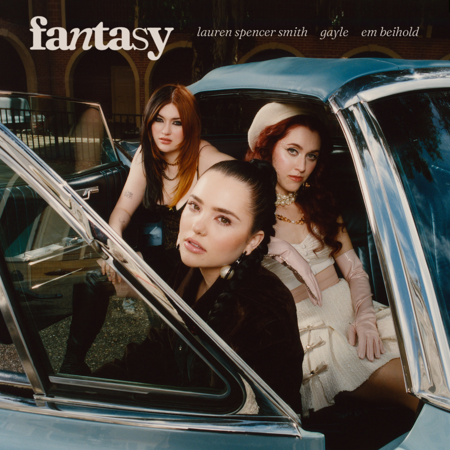 Lauren Spencer Smith face echipă cu GAYLE și Em Beihold pentru “Fantasy”
