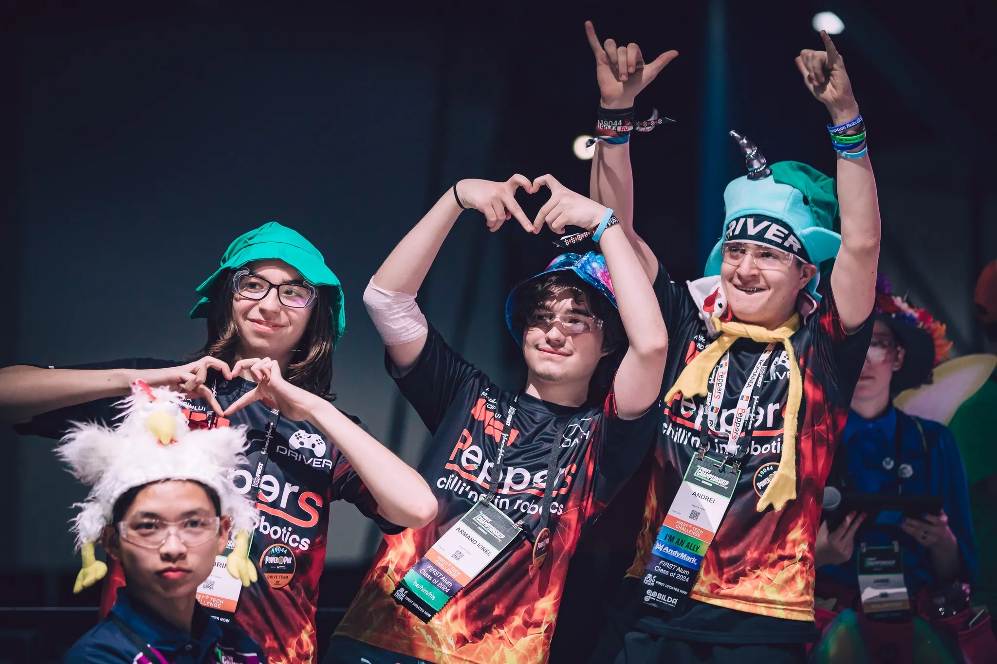 4 echipe de elevi români pe podiumul Campionatului Mondial de Robotică FIRST din SUA!