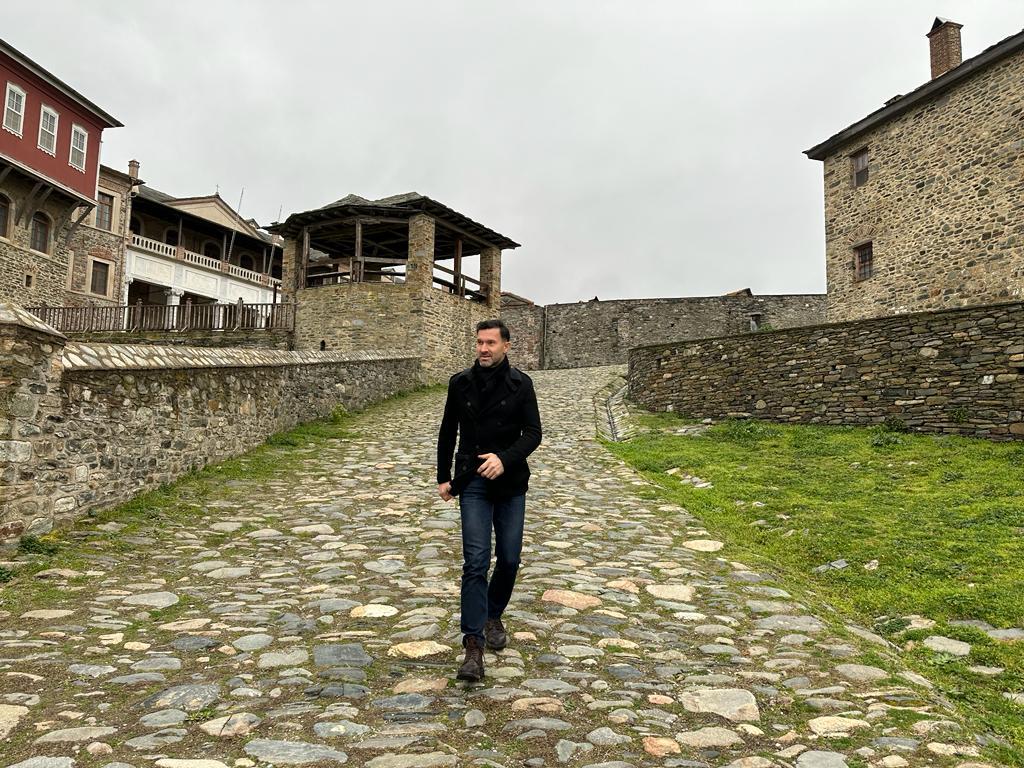 Pelerinaj la 7 manastiri de pe Muntele Athos pentru fostul europarlamentar Petru Luhan