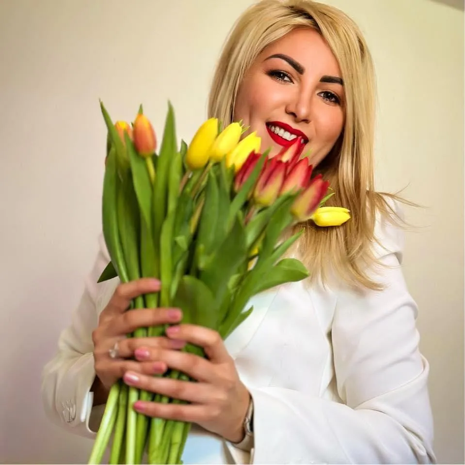 Madalina Lungu a lansat videoclipul piesei ”Cat Trăiește Omu’n Lume”