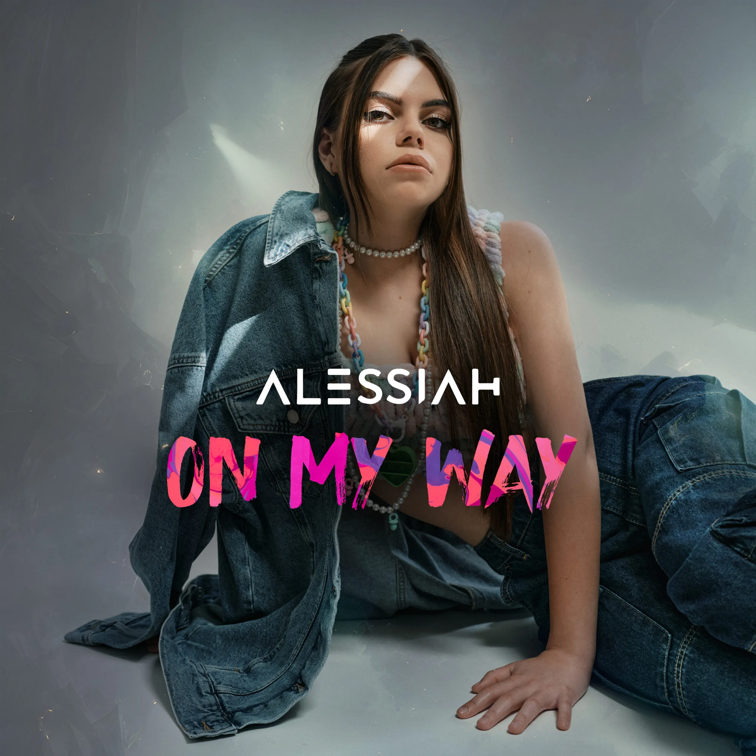 Alessiah lansează videoclipul piesei „On My Way” – o călătorie muzicală captivantă prin peisajele magice ale lacului Como, Italia
