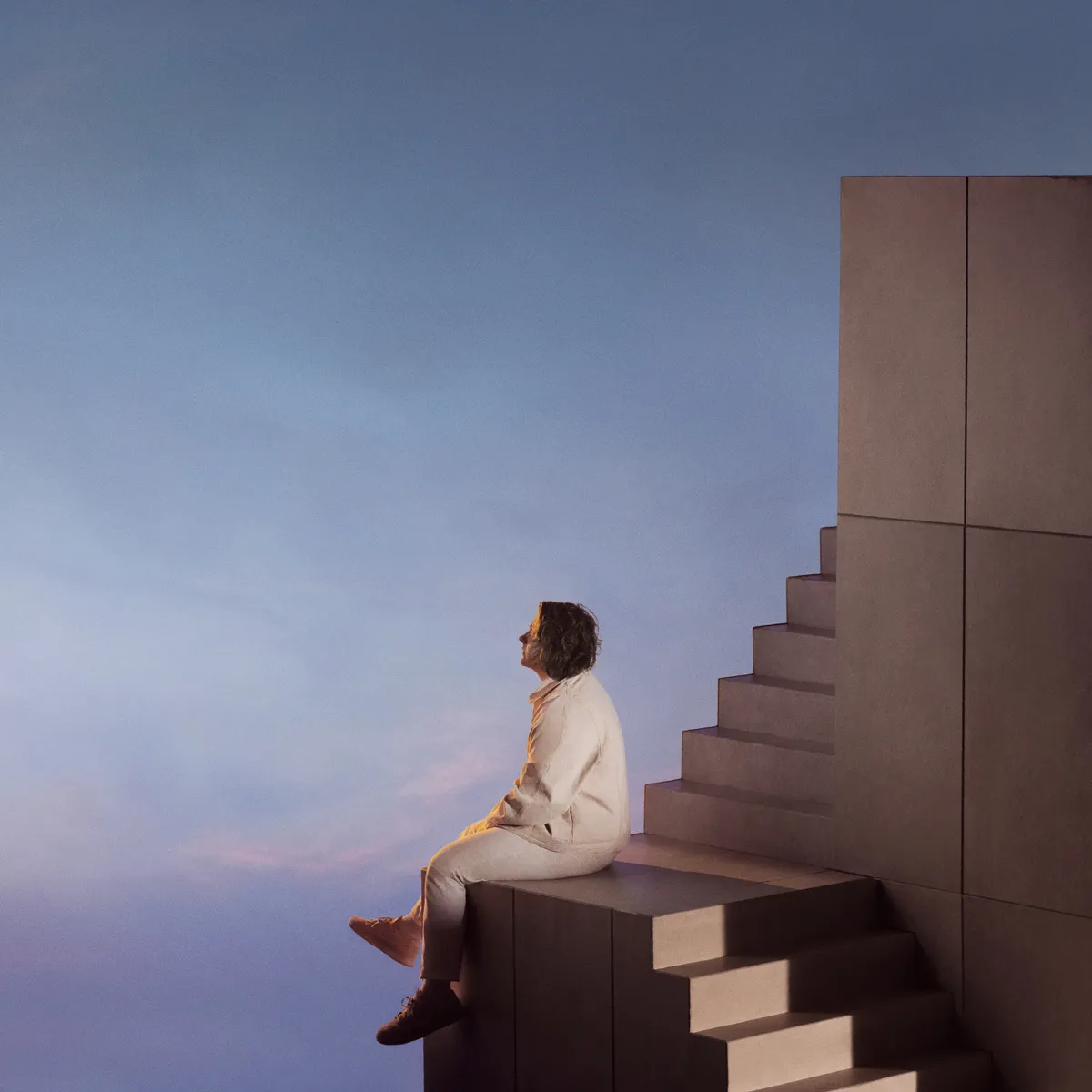 Lewis Capaldi a lansat albumul “Broken By Desire To Be Heavenly Sent”