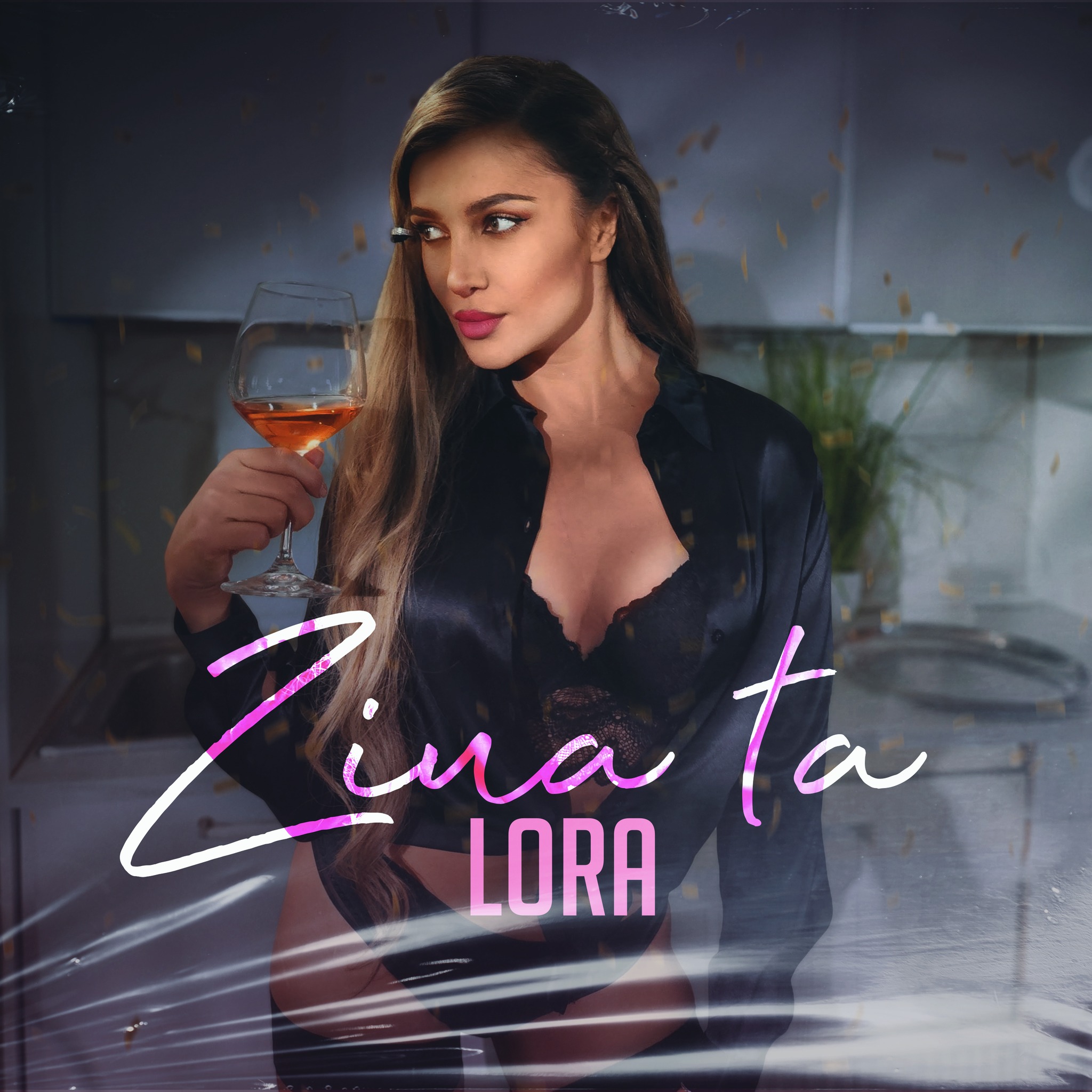 Lora lansează “Ziua ta”! “Se îmbracă sexy și face tort, doar că…”
