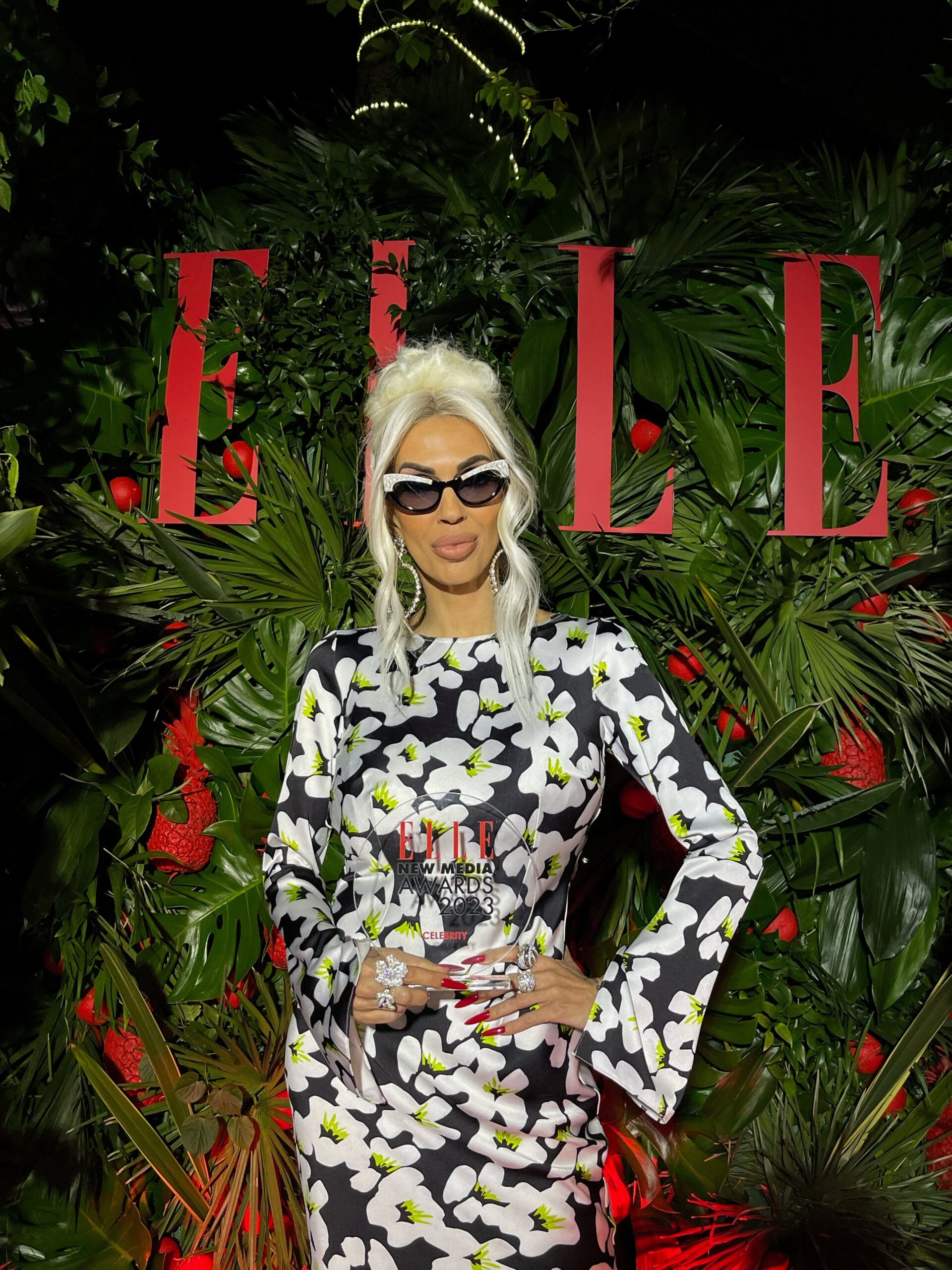 Raluca Bădulescu a câștigat aseară trofeul la categoria Celebrity, în cadrul Galei ELLE New Media Awards