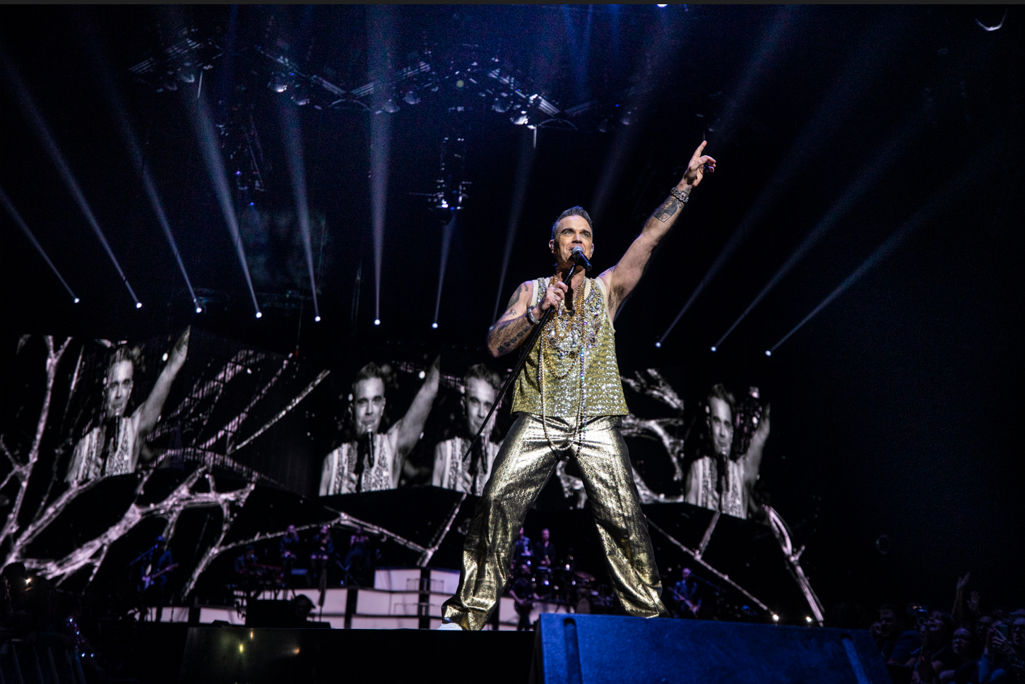 Robbie Williams a electrizat publicul, marcand 25 de ani de cariera solo!