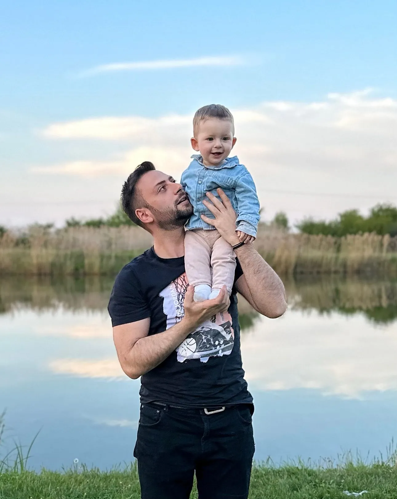 Sărbătoare în familia lui Radu Andrei Tudor, prezentatorul “NEWSTIME”, de la Kanal D2
