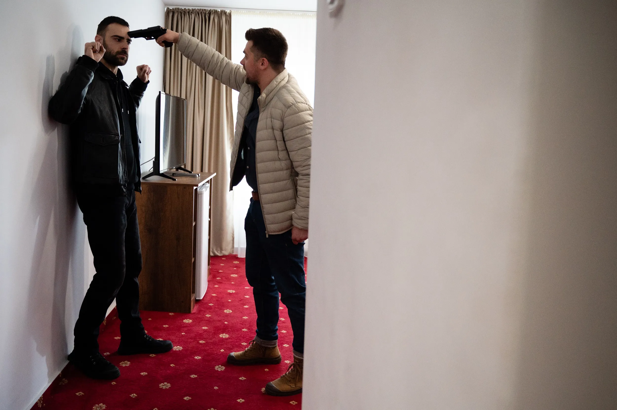 Telespectatorii au trăit la intensitate maximă finalul sezonului 2 din serialul CLANUL! Episodul a fost, aseară, lider absolut de audiență!