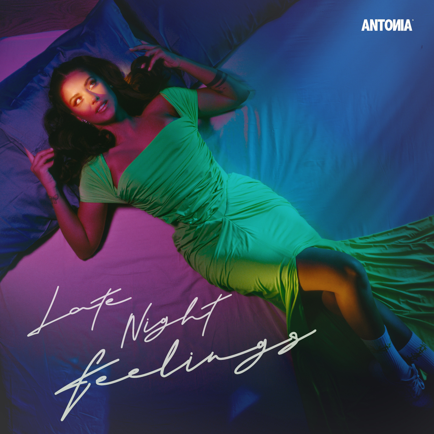 ANTONIA începe petrecerea cu „Late Night Feelings”