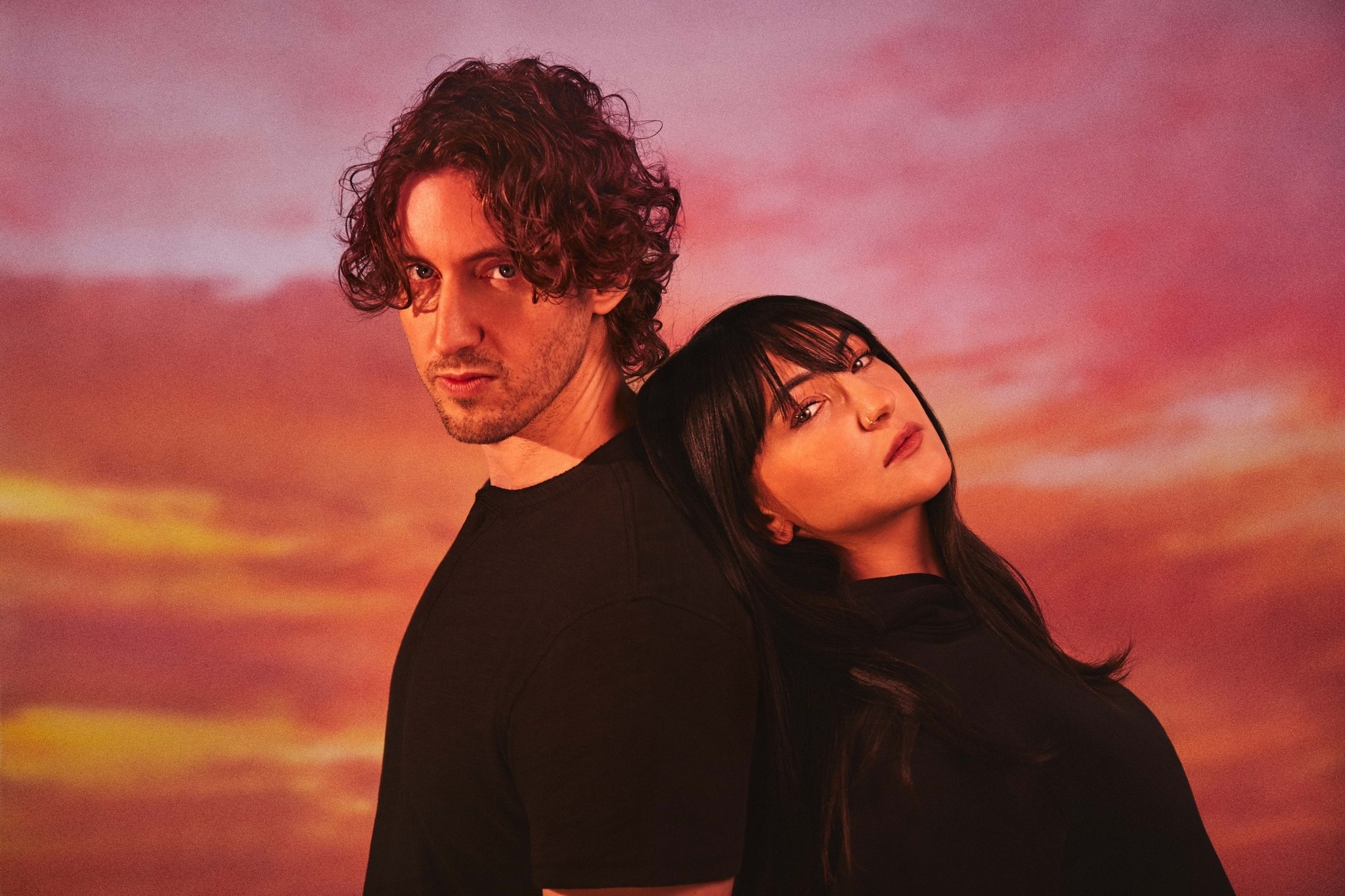 Dean Lewis face echipă cu Julia Michaels pentru “In A Perfect World”