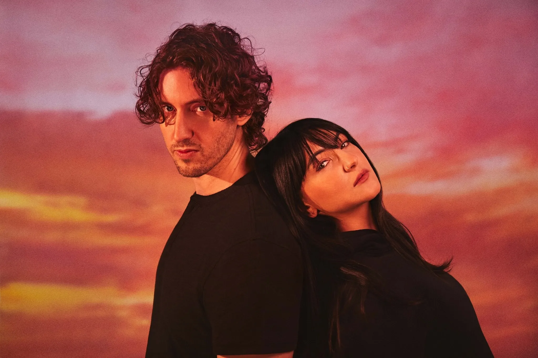 Dean Lewis face echipă cu Julia Michaels pentru “In A Perfect World”