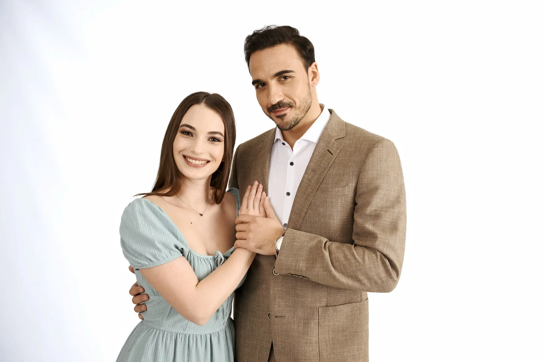 Comedia romantică Lasă-mă, îmi place! Camera 609 va avea premiera vineri, 25 august, de la 20:30, la Antena 1