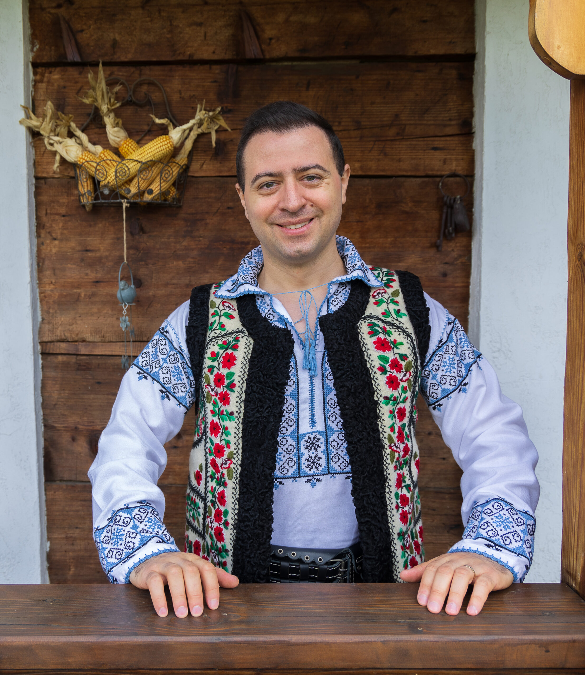 Artistul de muzica populară Cristian Harhătă are un frate mai mic decât el cu 31 de ani!