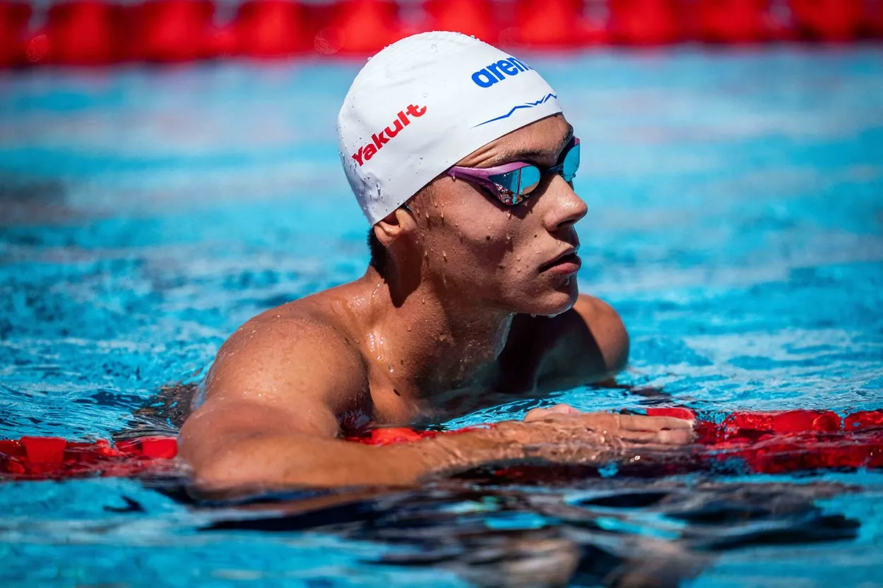Finala probei de 200 de metri liber, de la Campionatele Mondiale de Înot, transmisă live mâine, de la ora 14:00, pe Antena 1 şi AntenaPLAY. David Popovici, favoritul probei