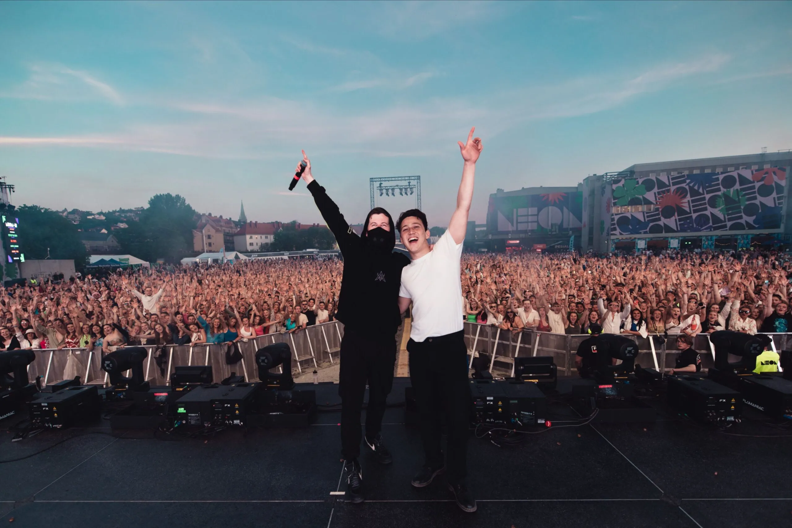 Singura piesă de care ai nevoie vara asta – „Endless Summer” – Alan Walker x Zak Abel