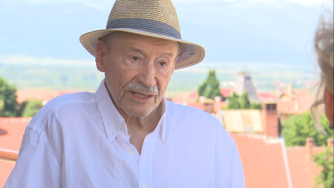 Victor Rebengiuc, pentru TVR Cultural: Sunt cel care se supune legilor teatrului, care se supune personajelor pe care le joacă, încearcă să le găsească, le caută ca un nebun. Şi de asta am şi spus că ăsta e ultimul rol pe care îl joc!