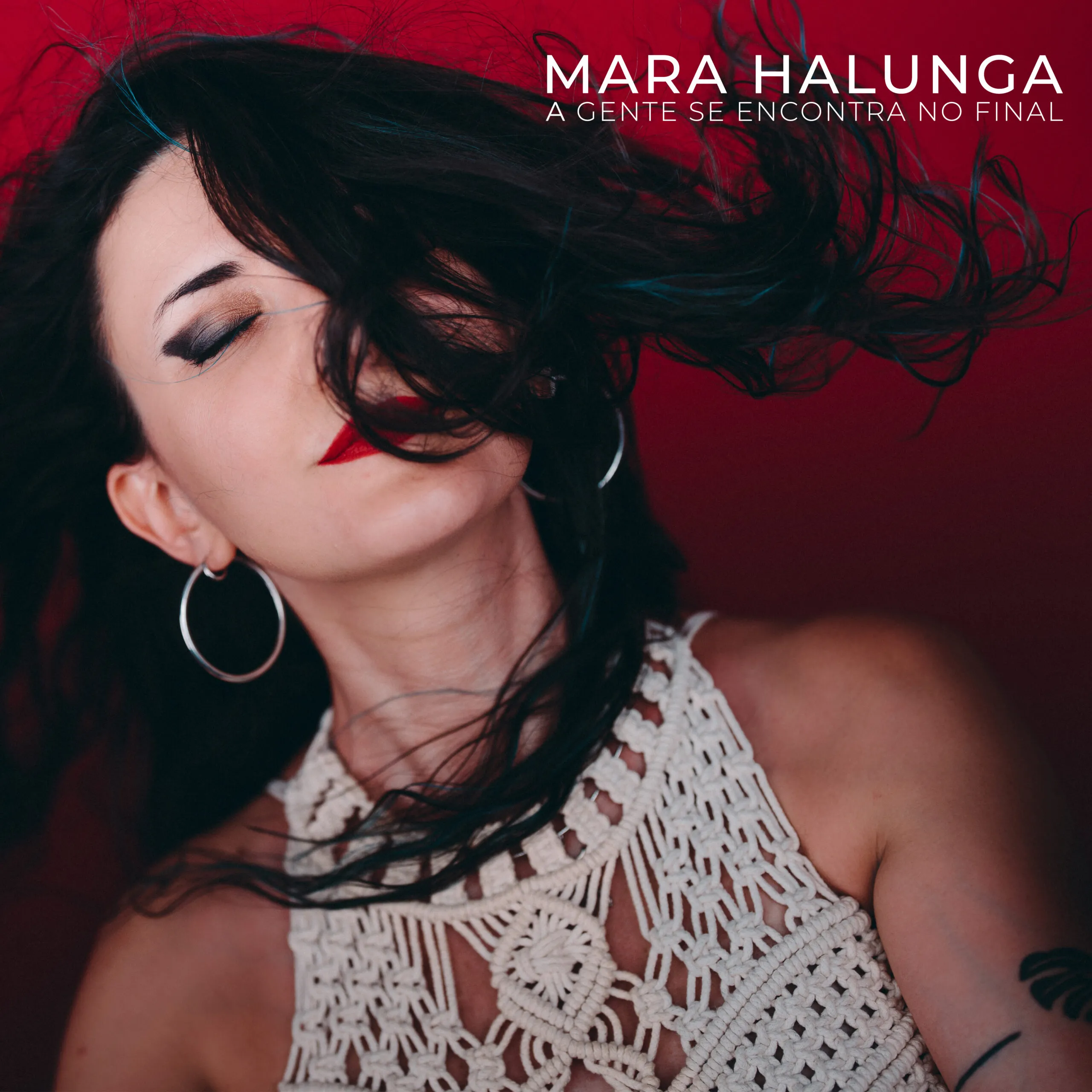 Mara Halunga lansează primul single – A Gente Se Encontra No Final