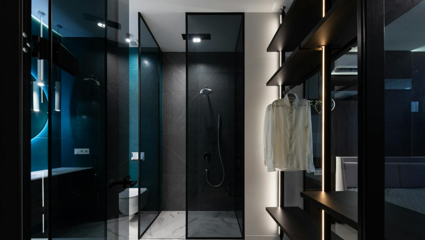 Cabina de duș walk-in, simbol de eleganță și ergonomie în băile moderne