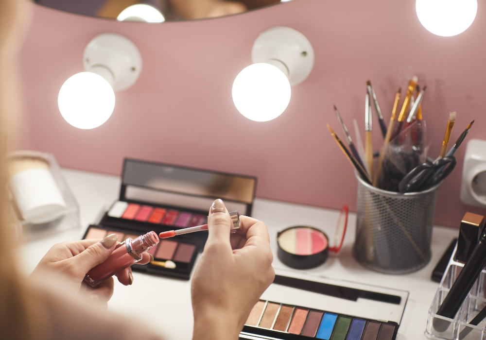 Integrarea și organizarea măsuței de make-up – Iată recomandările noastre pentru un spațiu ordonat