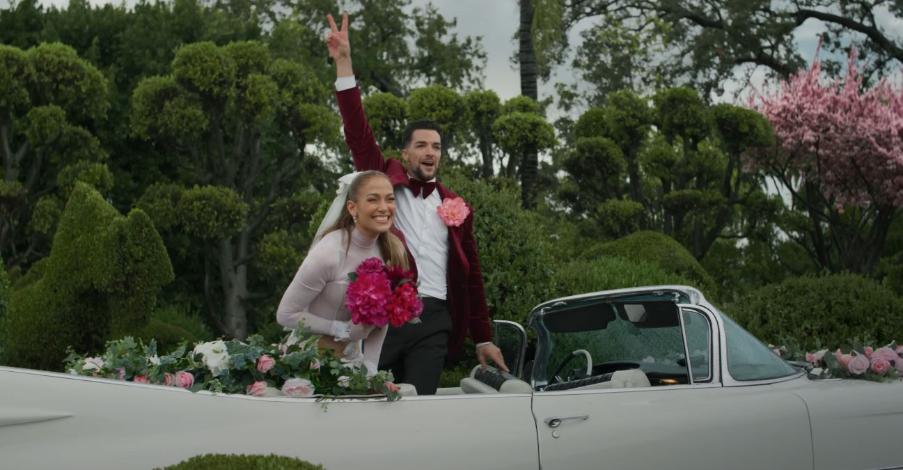 Jennifer Lopez apare imbracata in mireasa, in cel mai nou videoclip, alaturi de Derek Hough