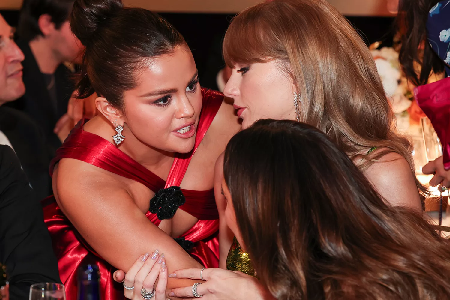 Selena Gomez a dezvaluit ce le-a spus lui Taylor Swift si Keleigh Teller la Globurile de Aur