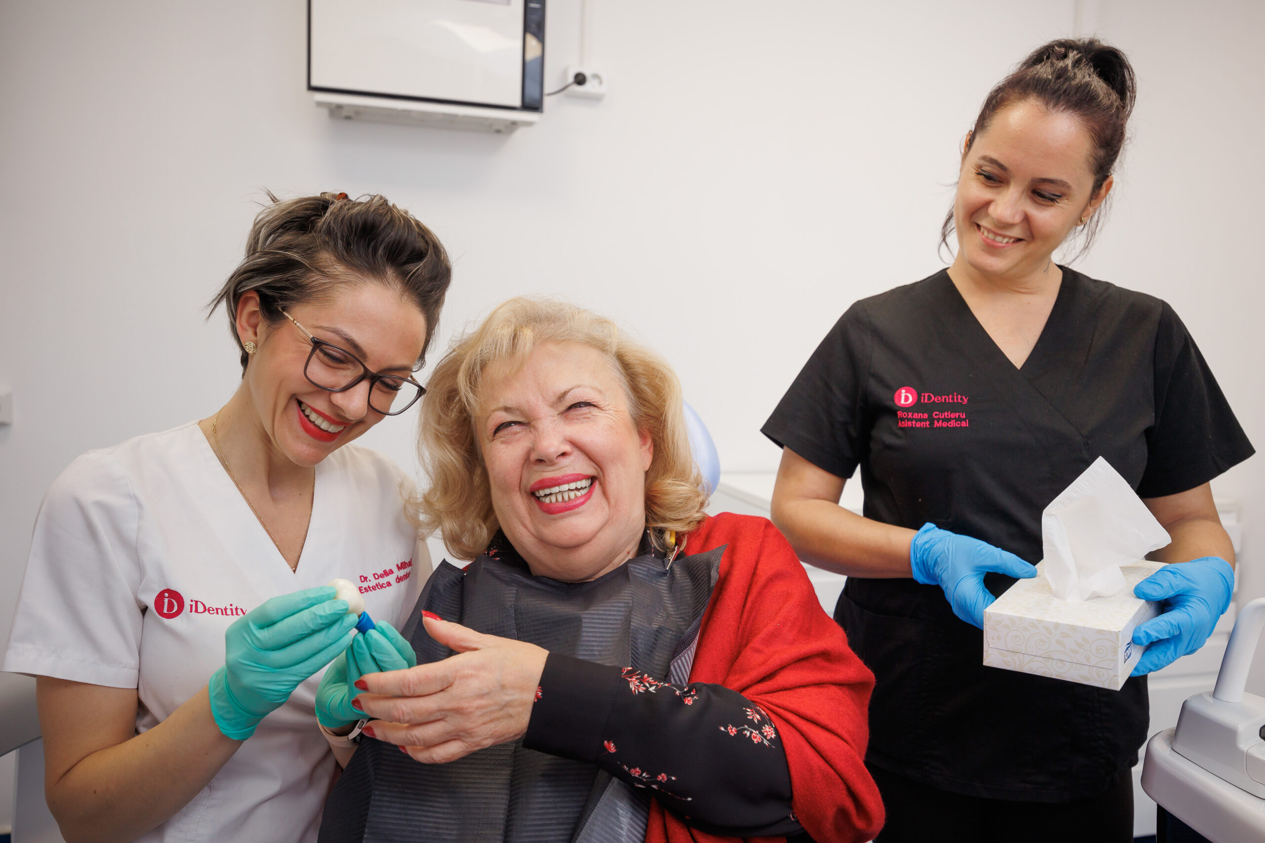 Zâmbește cu încredere – cum revoluționează aparatele dentare aspectul și încrederea în sine?