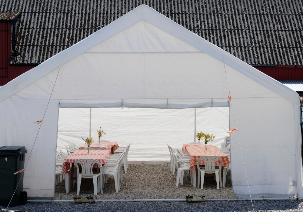 Instrucțiuni de siguranță pe care TREBUIE să le respecți la asamblarea cortului pentru evenimente