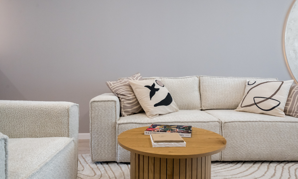 Cum să îngrijești corect materialul canapelei: Sfaturi esențiale