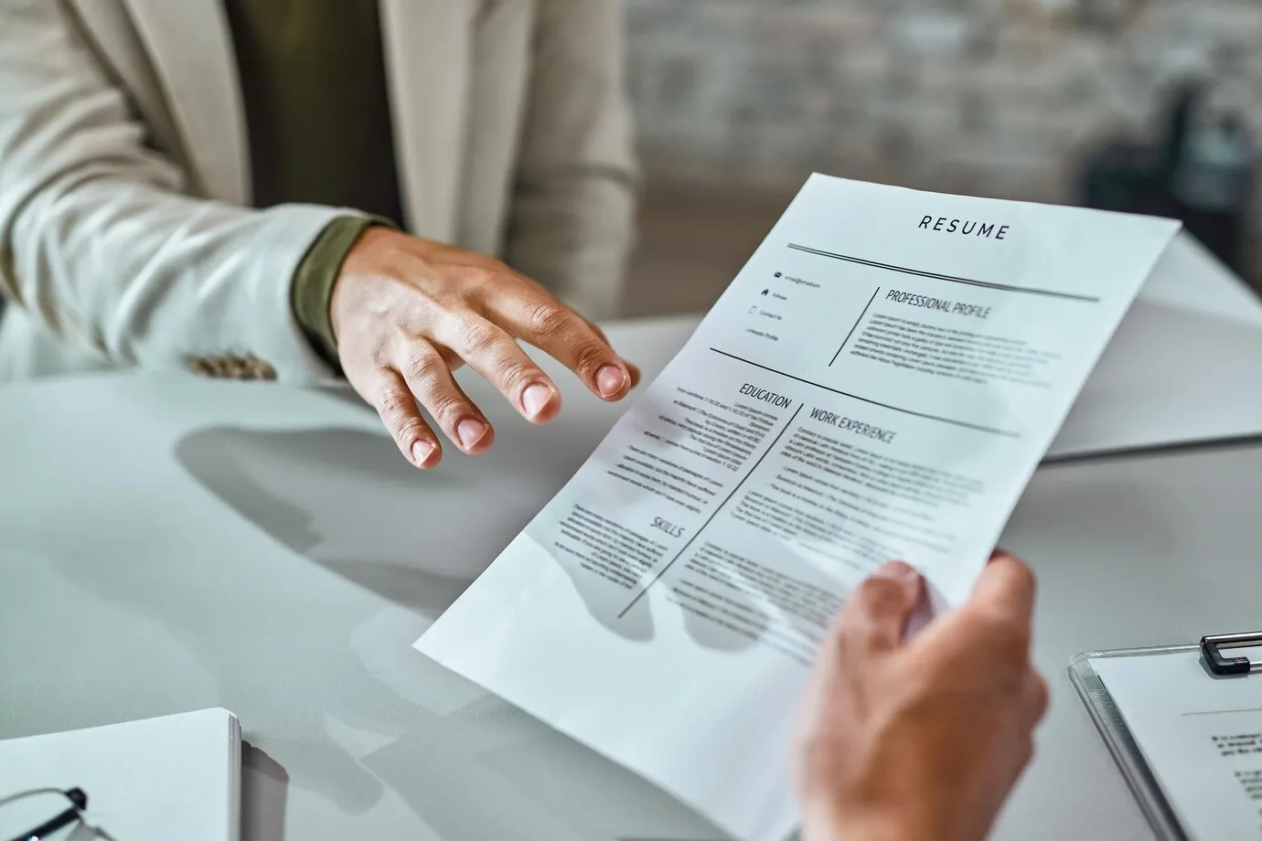 Ghid pentru un CV perfect. Sfaturi care te vor face să ieși în evidență