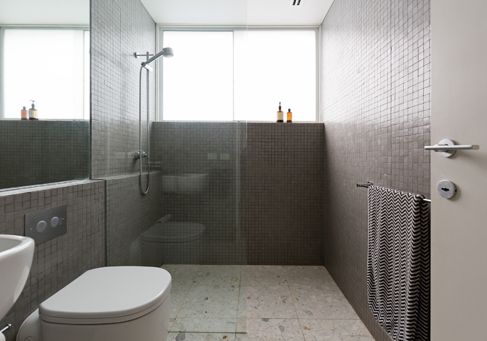 Trebuie să ții cont de o anumită dimensiune când îți alegi paravanul pentru dușul walk-in?