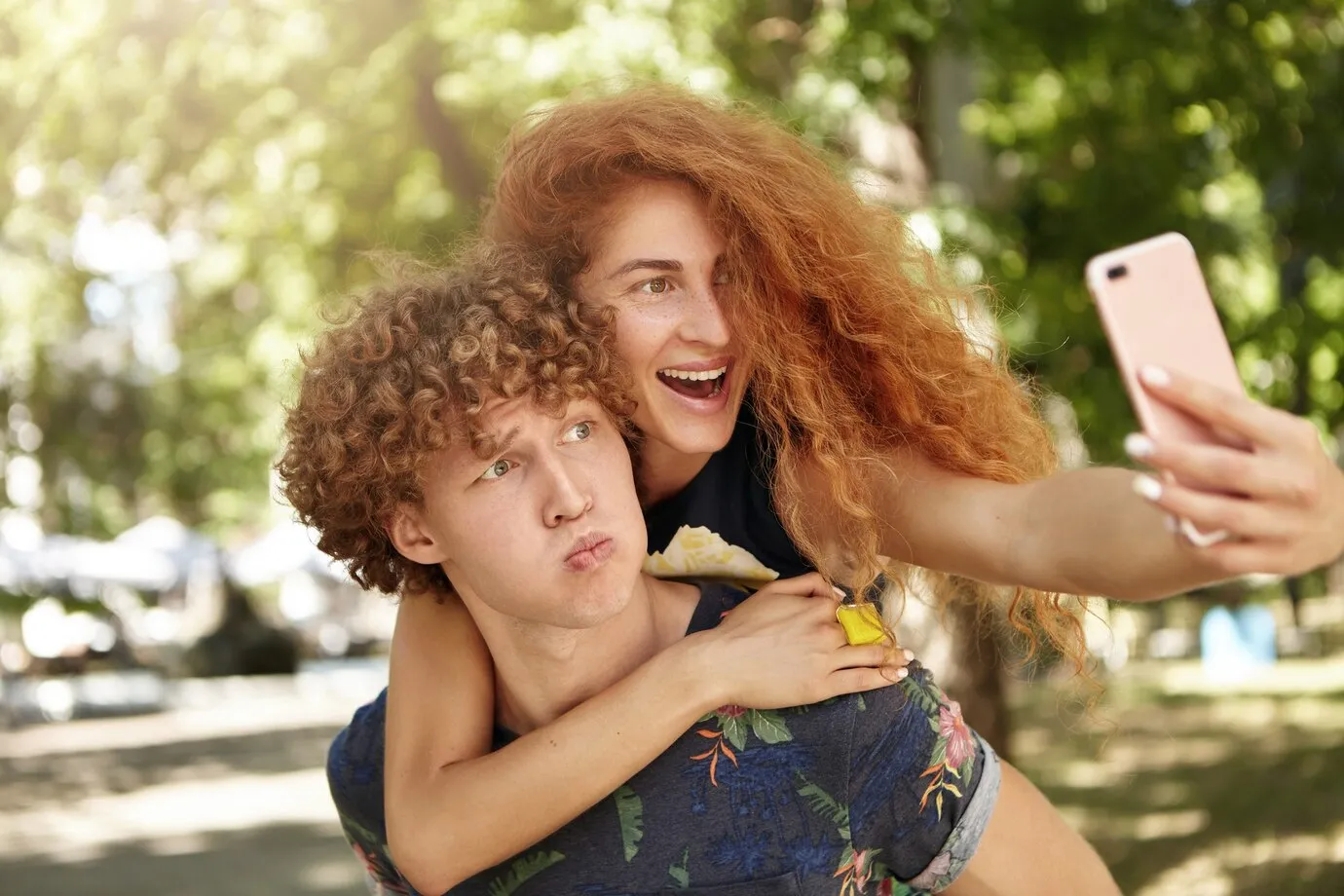 Top 5 trucuri pentru selfie-uri perfecte fără filtre