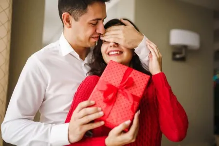 Cele mai populare cadouri de Valentine’s Day. Ce își doresc femeile?