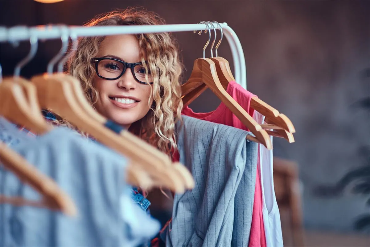 Ce este fast fashion. De ce e important să știm cum alegem hainele