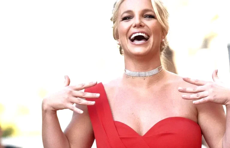 Britney Spears revine pe Instagram după 6 zile: fotografie în lenjerie și mesaj despre ultimul an