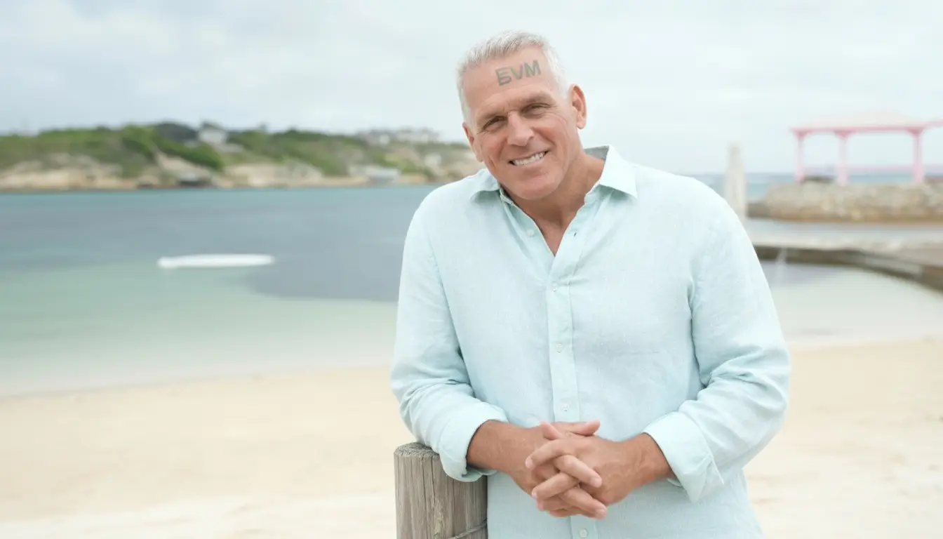 Mel Owens oscilează între două relații romantice în Antigua