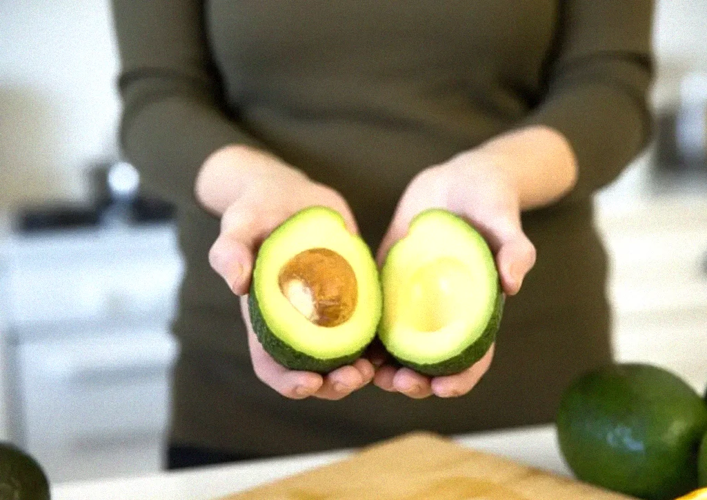 Secretul neașteptat care păstrează avocado-ul proaspăt săptămâni întregi – Financiarul