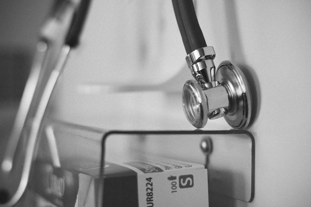 Substanță toxică din locuințe asociată cu un risc de trei ori mai mare de boli hepatice severe, potrivit unui studiu