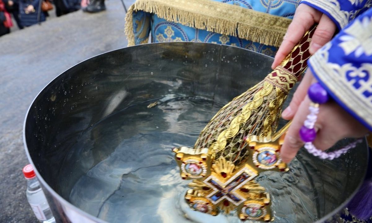 Aghiasma Mare de Bobotează: 8 zile de consum și reguli de păstrare