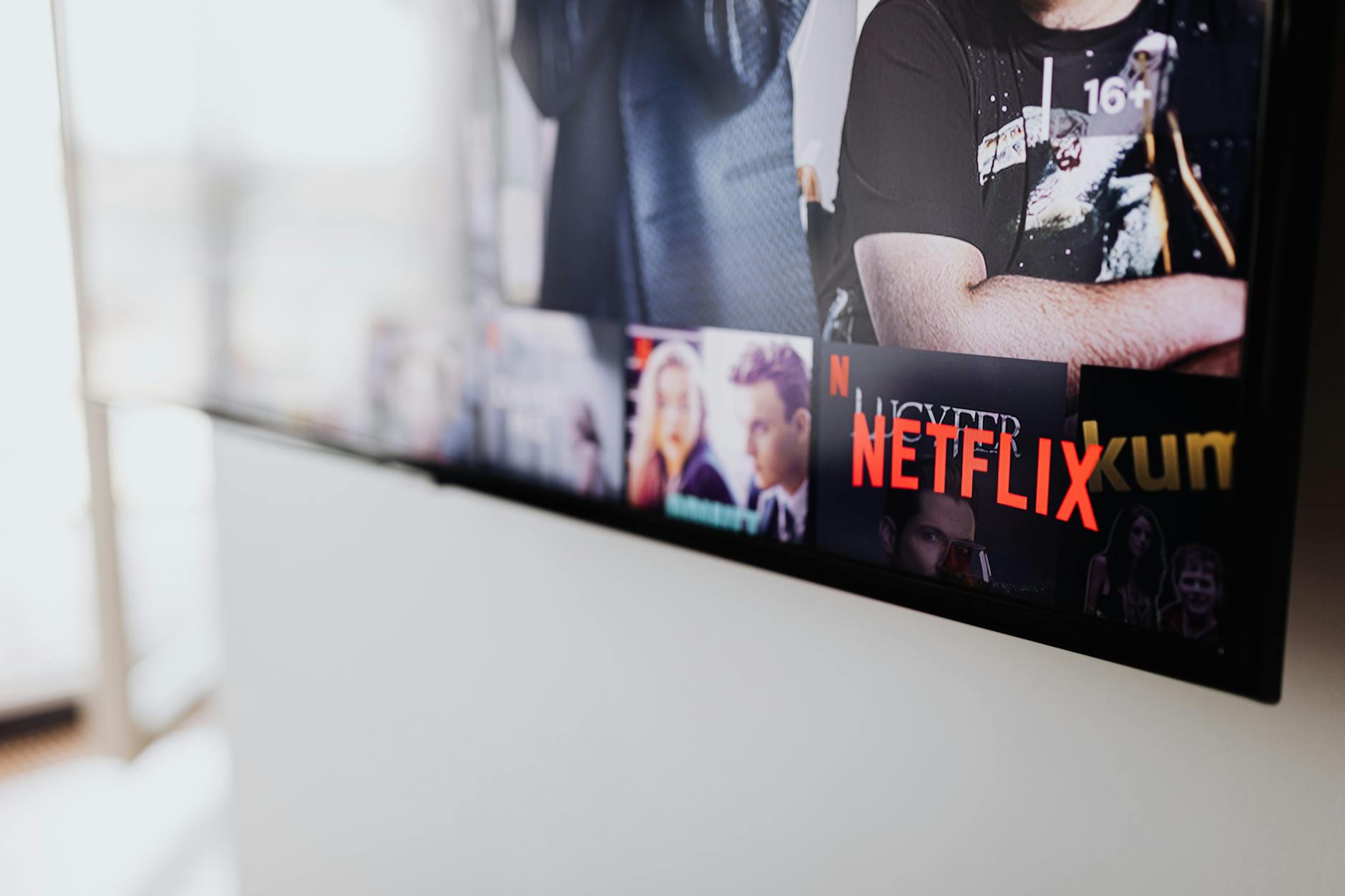 Black Mirror revine cu sezonul 8 pe Netflix în 2025