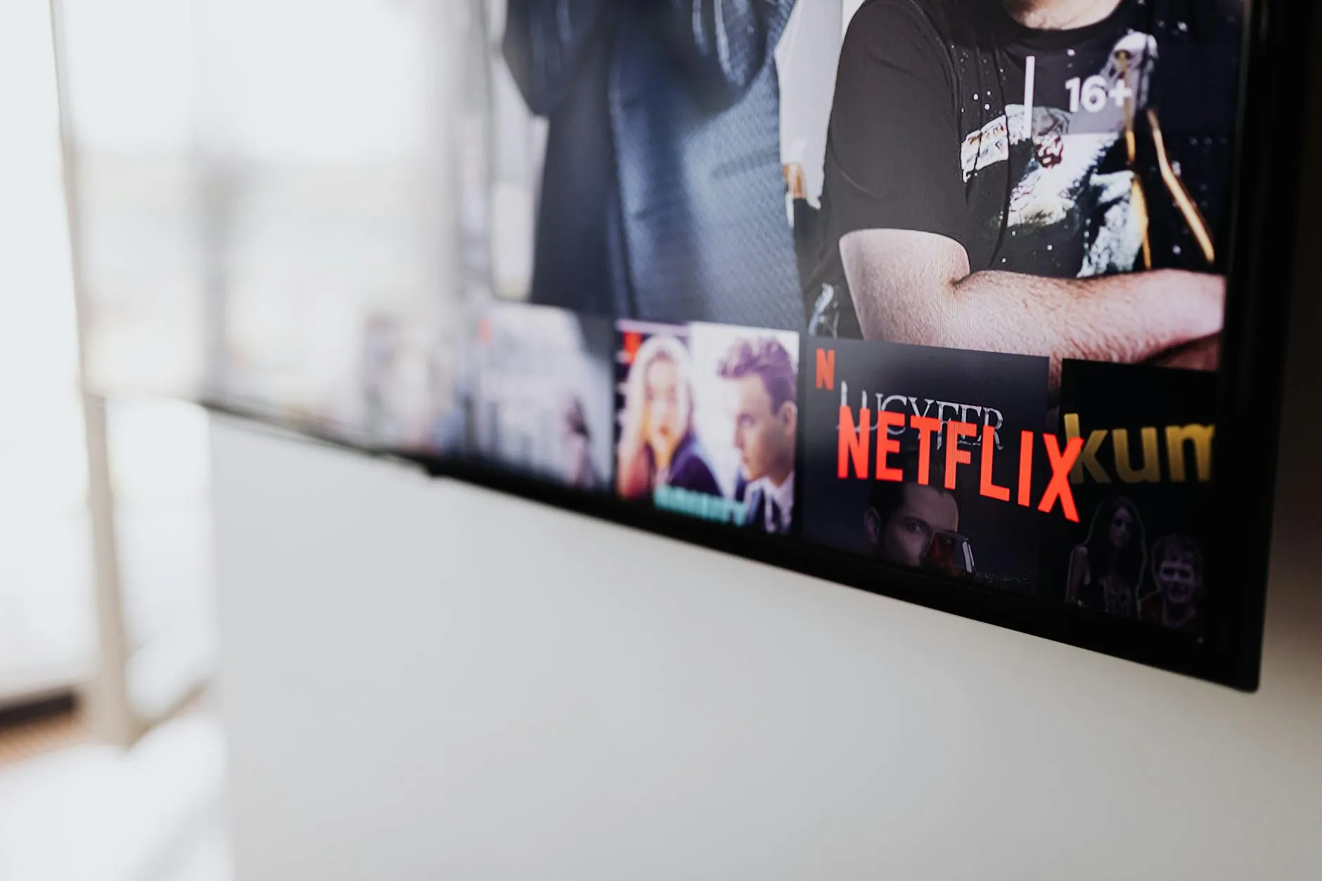 Black Mirror revine cu sezonul 8 pe Netflix în 2025