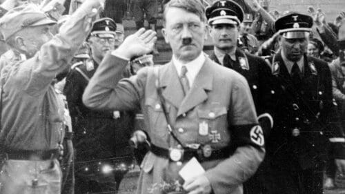 Două picturi de Hitler vândute cu 5.600 €. Casa de licitații a încercat să ascundă tranzacția