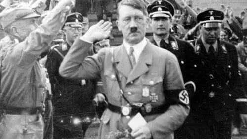 Două picturi de Hitler vândute cu 5.600 €. Casa de licitații a încercat să ascundă tranzacția