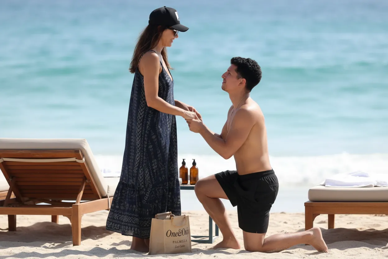 Jessica Alba, sărut pasional cu Danny Ramirez în Mexic