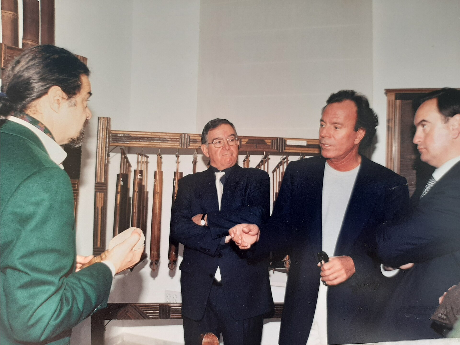 Julio Iglesias vrea să blocheze ancheta pentru agresiuni sexuale