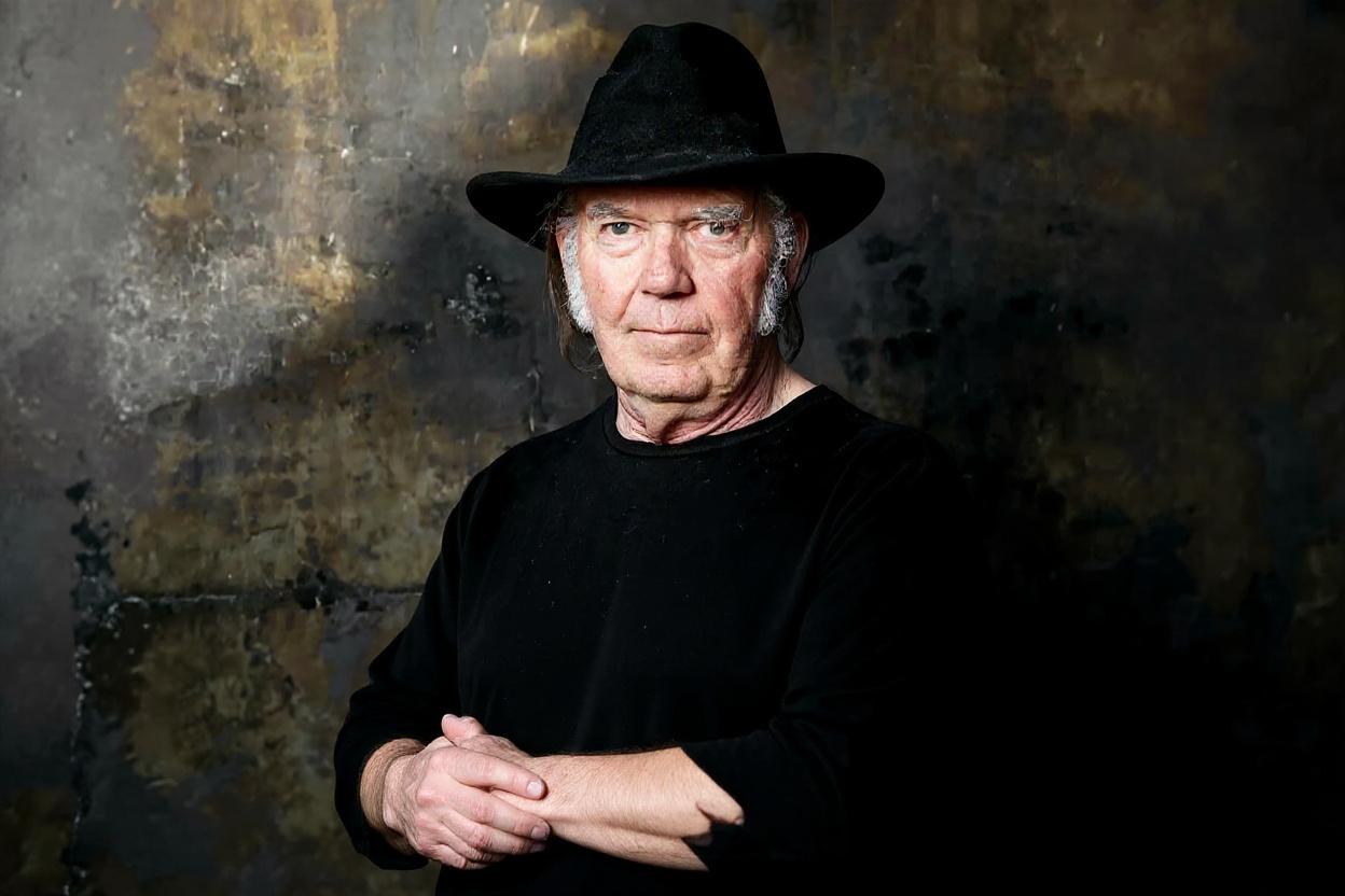 Neil Young, 80 de ani – 62 de ani de muzică gratis pentru Groenlanda vs. Trump