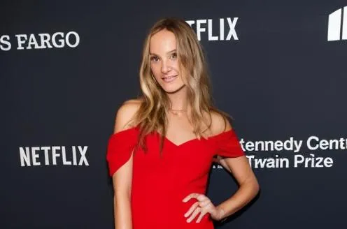 Nikki Glaser vrea să devină gazda permanentă a Globurilor de Aur
