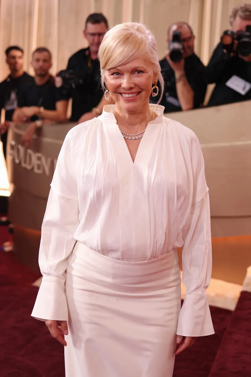 Pamela Anderson lansează online rutina de îngrijire a pielii folosită la Globurile de Aur