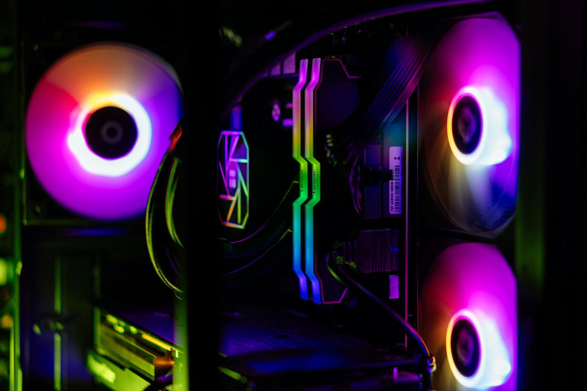 Top 10 sisteme PC gaming gata asamblate 2026 pentru performanță maximă