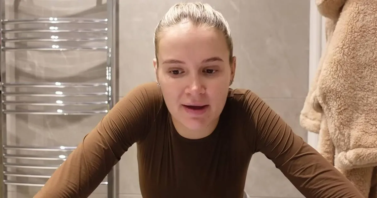 Molly-Mae, 26 de ani, vrea operație estetică. Motivul pentru care doarme singură