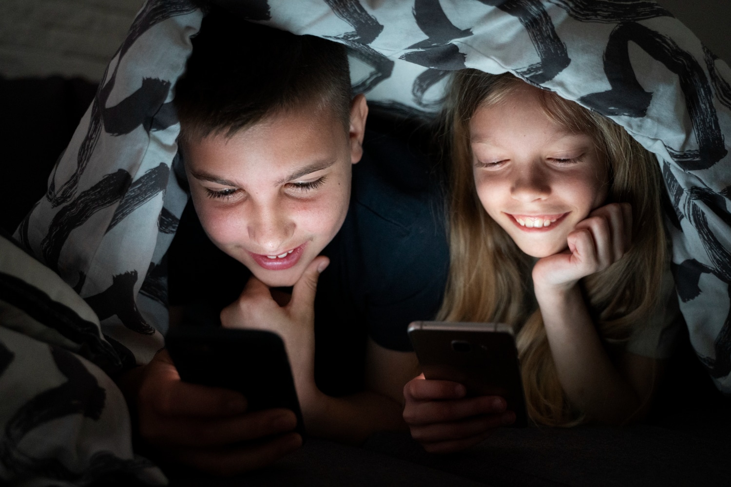 UNICEF: 1,2 milioane de copii, victime AI. Se cere incriminarea de urgență a deepfake-urilor