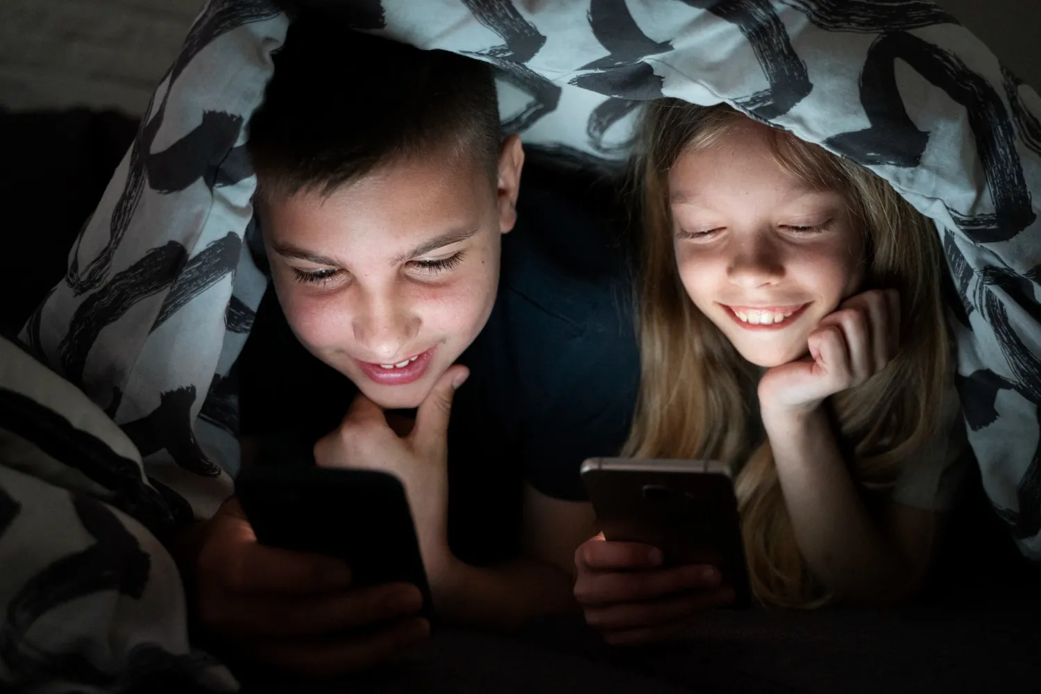 UNICEF: 1,2 milioane de copii, victime AI. Se cere incriminarea de urgență a deepfake-urilor